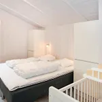 6 Bedroom In *