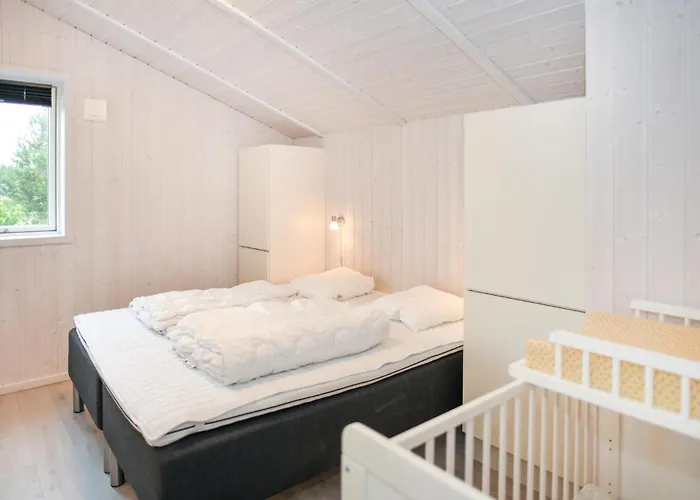 6 Bedroom In *