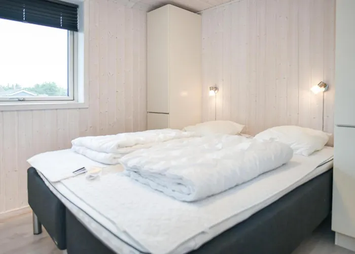 6 Bedroom In
